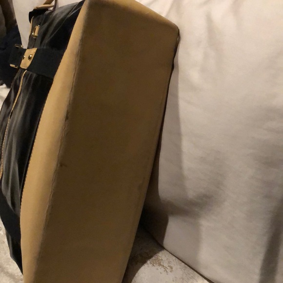 TRINA TURK TOTE SHOULDER BAG LOTS OF POCKETS - Picture 7 of 8